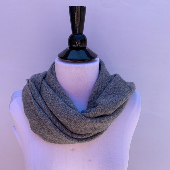Nordstorm Men's Shop Cashmere Scarf Gray - Picture 2 of 5